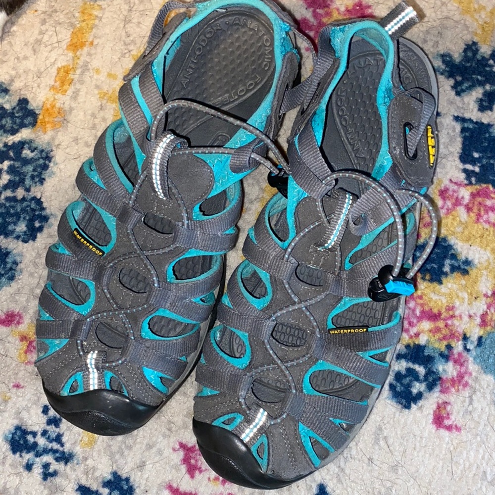 KEEN Whisper Sandal (Close to NEW condition)